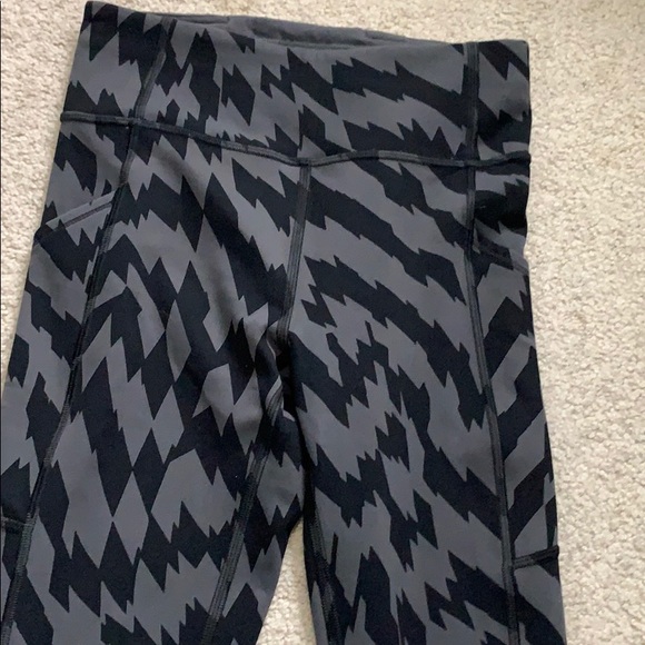 Lululemon Crop - Picture 2 of 11